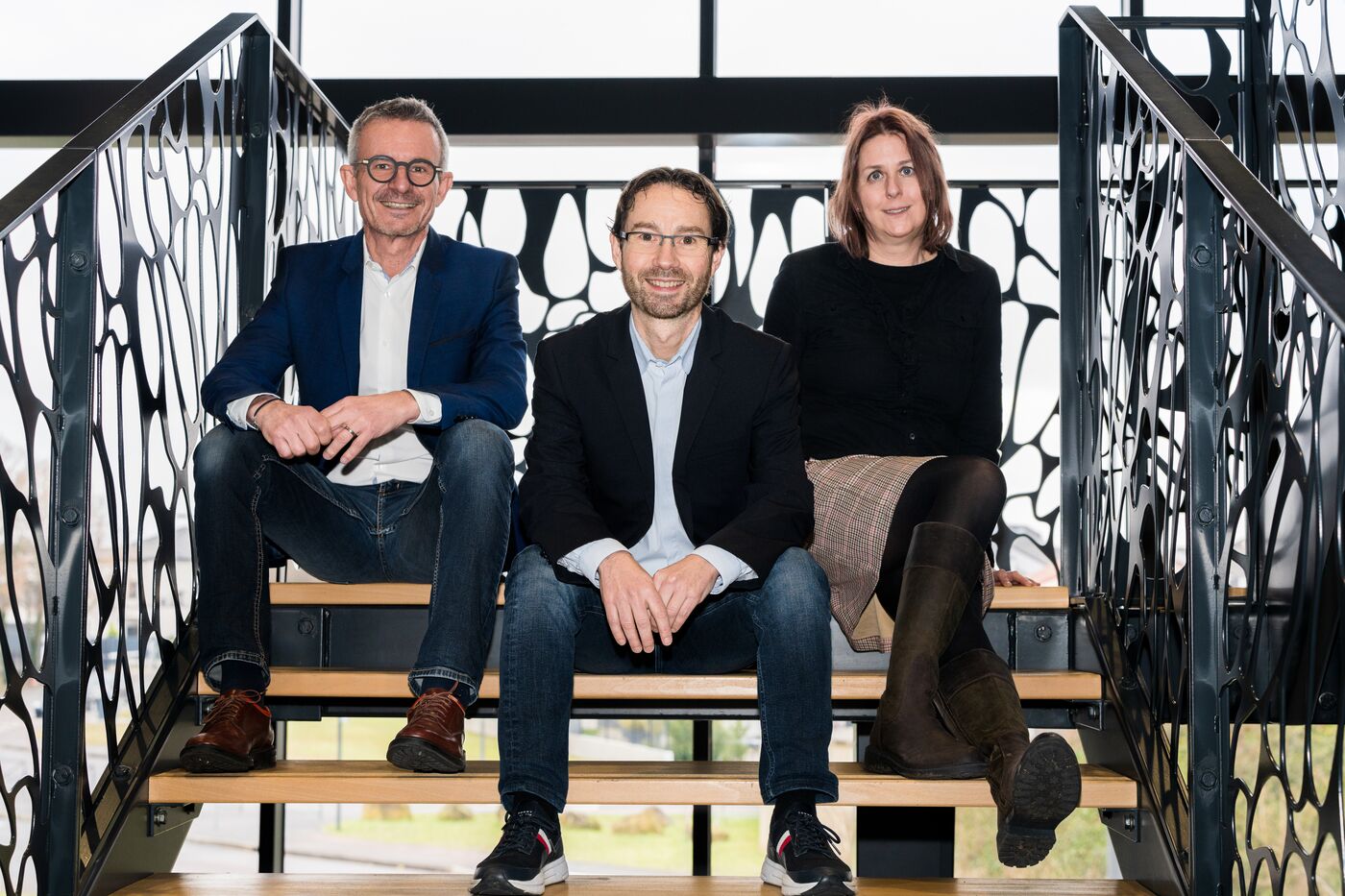 Les trois associés dans l'escalier des locaux de Terville